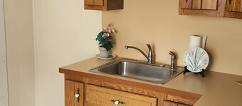 Upper floor of charming 2 story house in central Hawley with WiFi