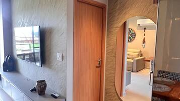 Smart-TV, Videospiele, Tischtennisplatte, Videothek