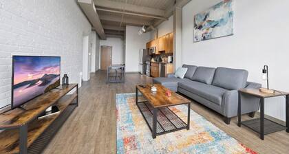 Stylish Industrial 1BD Apartment – Cleveland