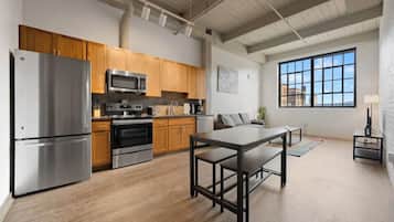 Fridge, microwave, oven, stovetop
