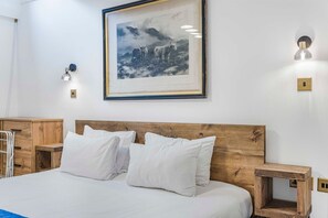 1 chambre, bureau, fer et planche à repasser, accès Internet