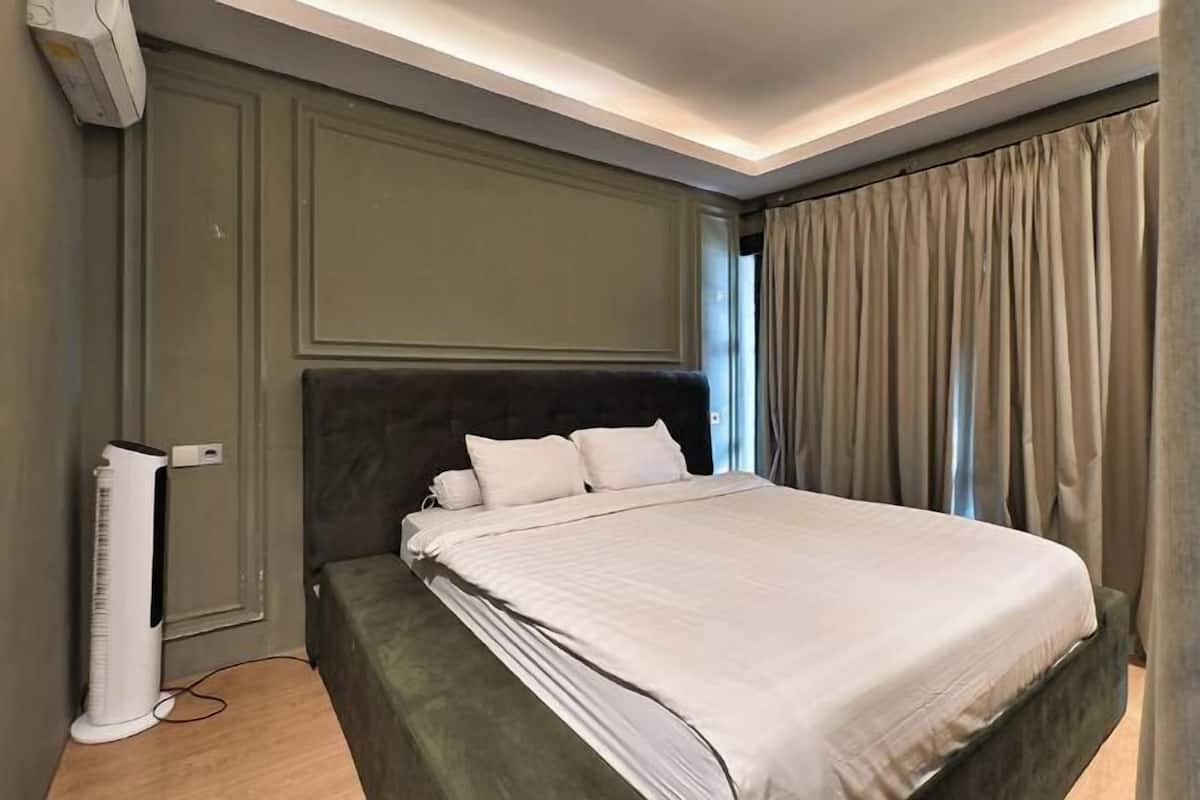 Free minibar, iron/ironing board, free WiFi, bed sheets