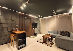 Daisy room 3 bed | Living area | 32-inch LED TV with digital channels