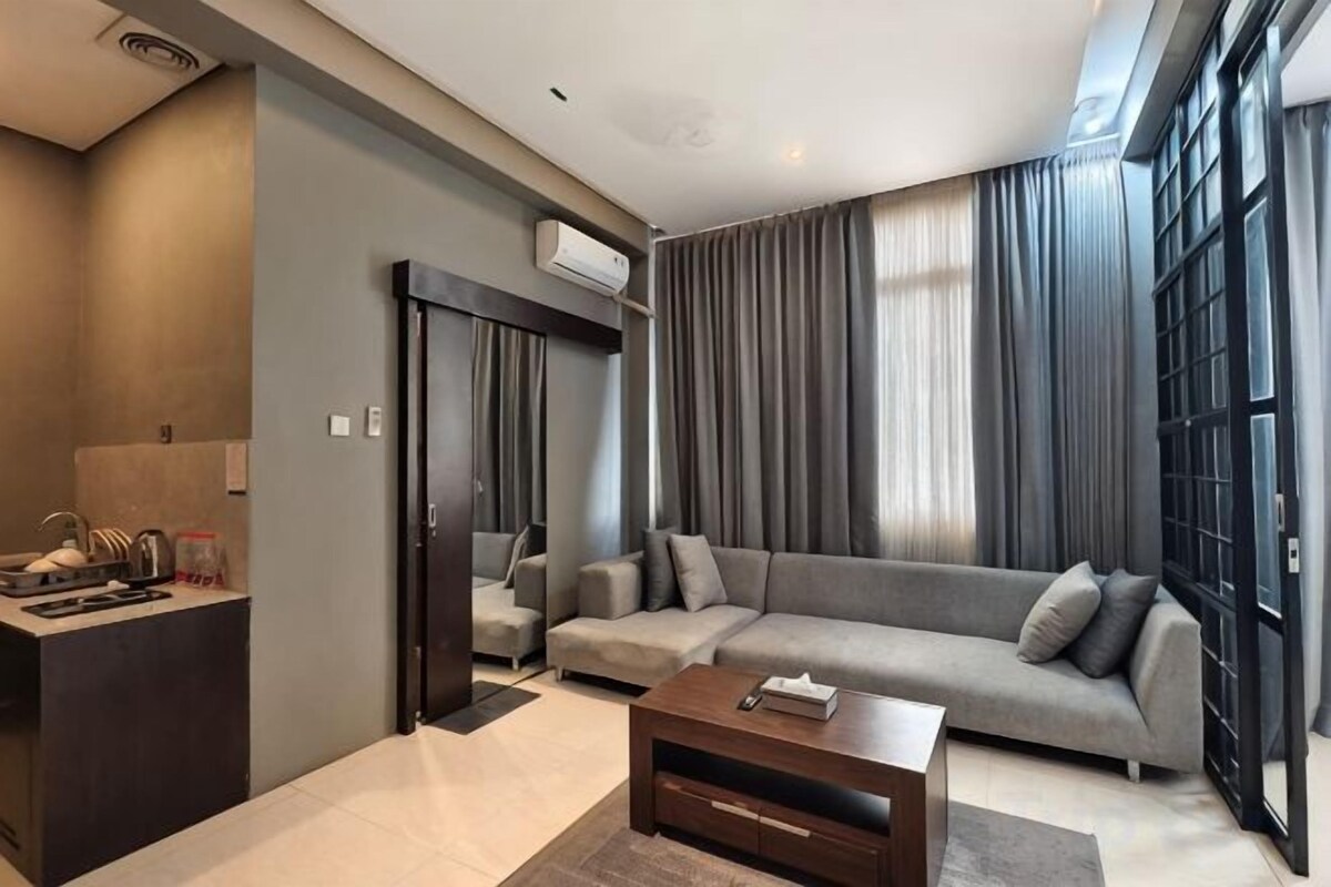 Living area | 32-inch LED TV with digital channels
