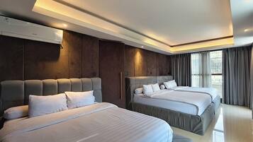 Free minibar, iron/ironing board, free WiFi, bed sheets