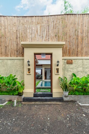 Exterior detail - Reda Villa, 2BR Cozy Villa with Private pool 15min to Ubud Center (Bali)