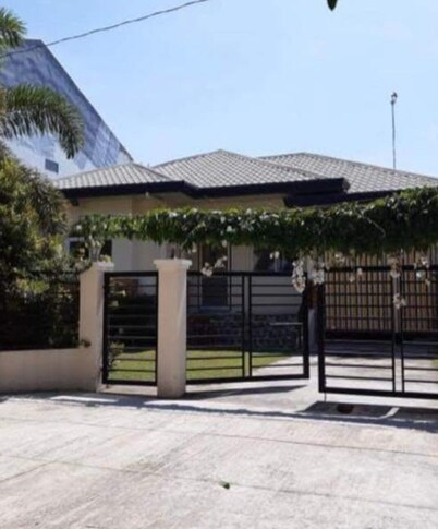 Charming 2-bedroom bungalow with WiFi, AC in serene San Vicente