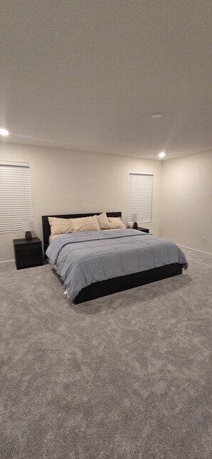 3 bedrooms, WiFi, bed sheets - DIA Easy Rest and Stay (Commerce City)