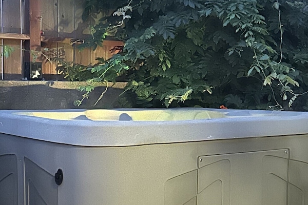 Bañera de hidromasaje al aire libre