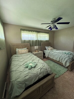 3 bedrooms, iron/ironing board, WiFi, bed sheets