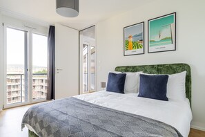 3 habitaciones, tabla de planchar con plancha, wifi y ropa de cama 