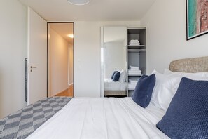 3 chambres, fer et planche à repasser, Wi-Fi, draps fournis