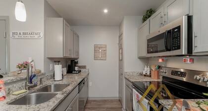 Eat+Shop 2 mins-Pool Open-Gym-Gate 9 3 mins. Perfect for a longer stay Traveler.