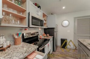 Microonde, forno, piano cottura, lavastoviglie