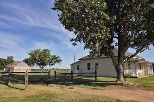 Charming 2-bedroom cottage for the perfect escape to rural living, pets welcome