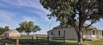Charming 2-bedroom cottage for the perfect escape to rural living, pets welcome