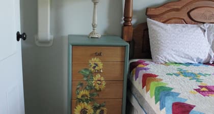 Charming 2-bedroom cottage for the perfect escape to rural living, pets welcome