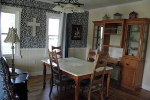 تناول الطع�ام