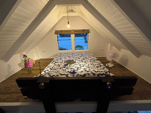 Desk, laptop workspace, free WiFi
