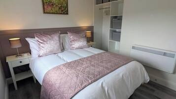 2 chambres, fer et planche Ă repasser, Wi-Fi, draps fournis