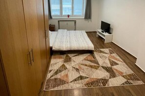 2 bedrooms, WiFi, bed sheets