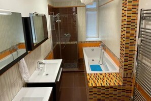 Shower, towels