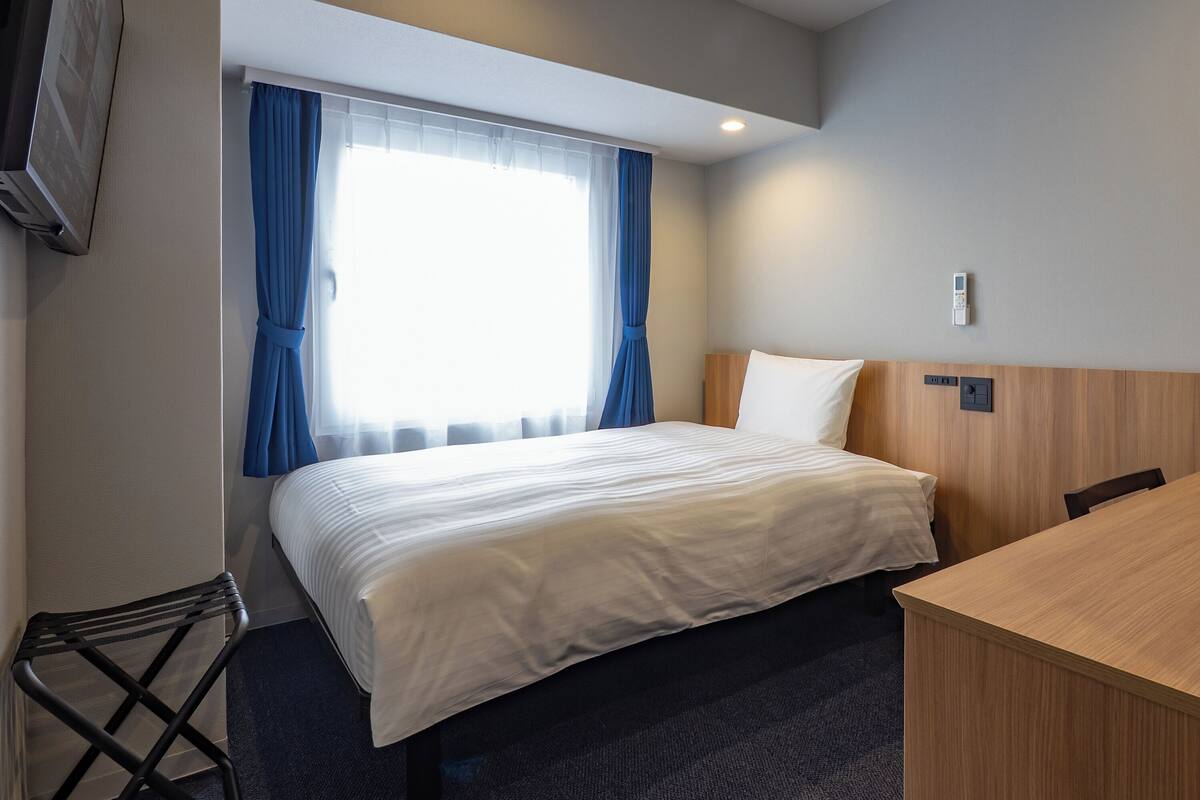 Economy Single Room, Smoking | Laptop workspace, blackout drapes, iron/ironing board, free WiFi