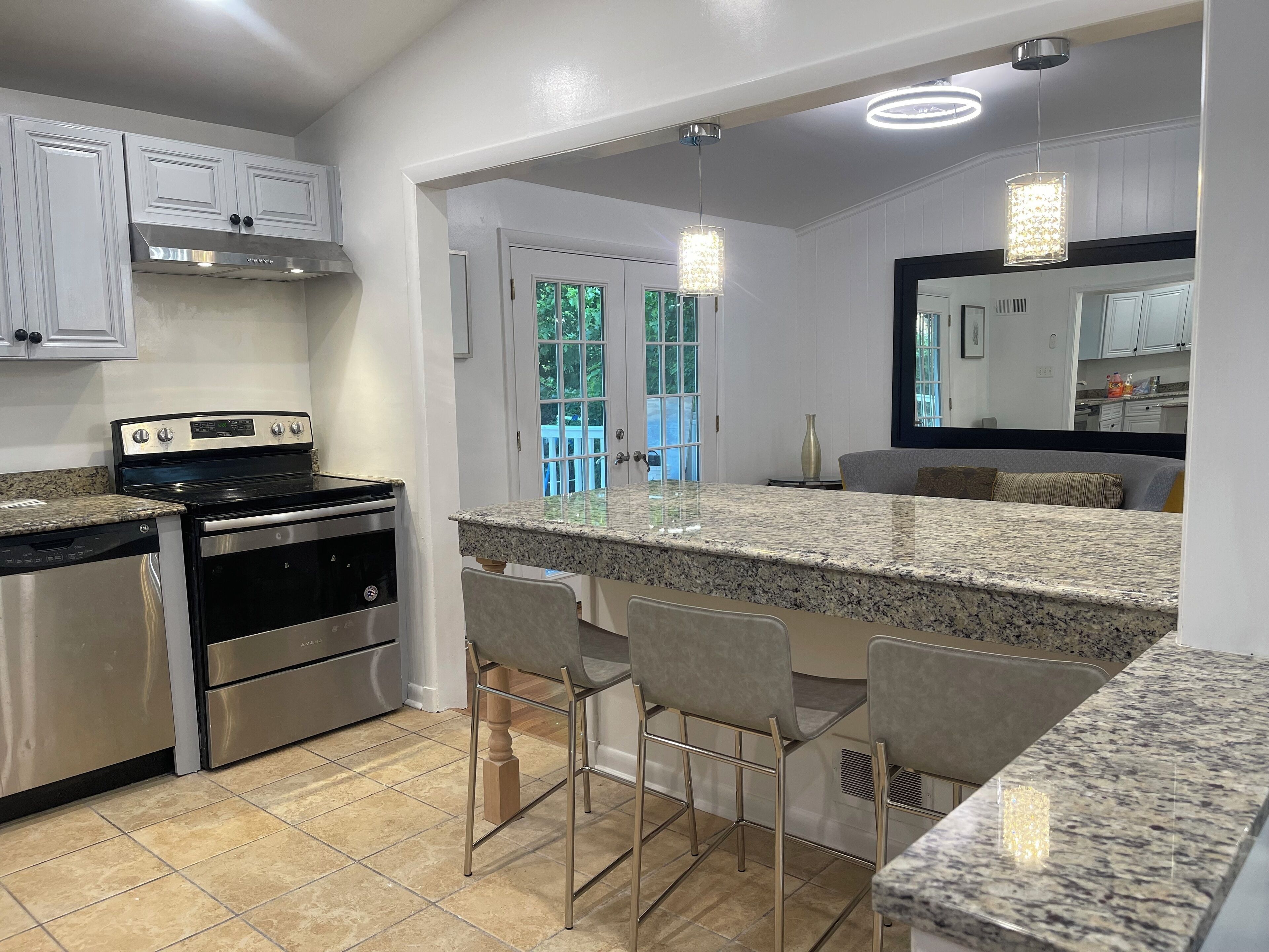 Micro-ondes, four, plaque de cuisson, lave-vaisselle