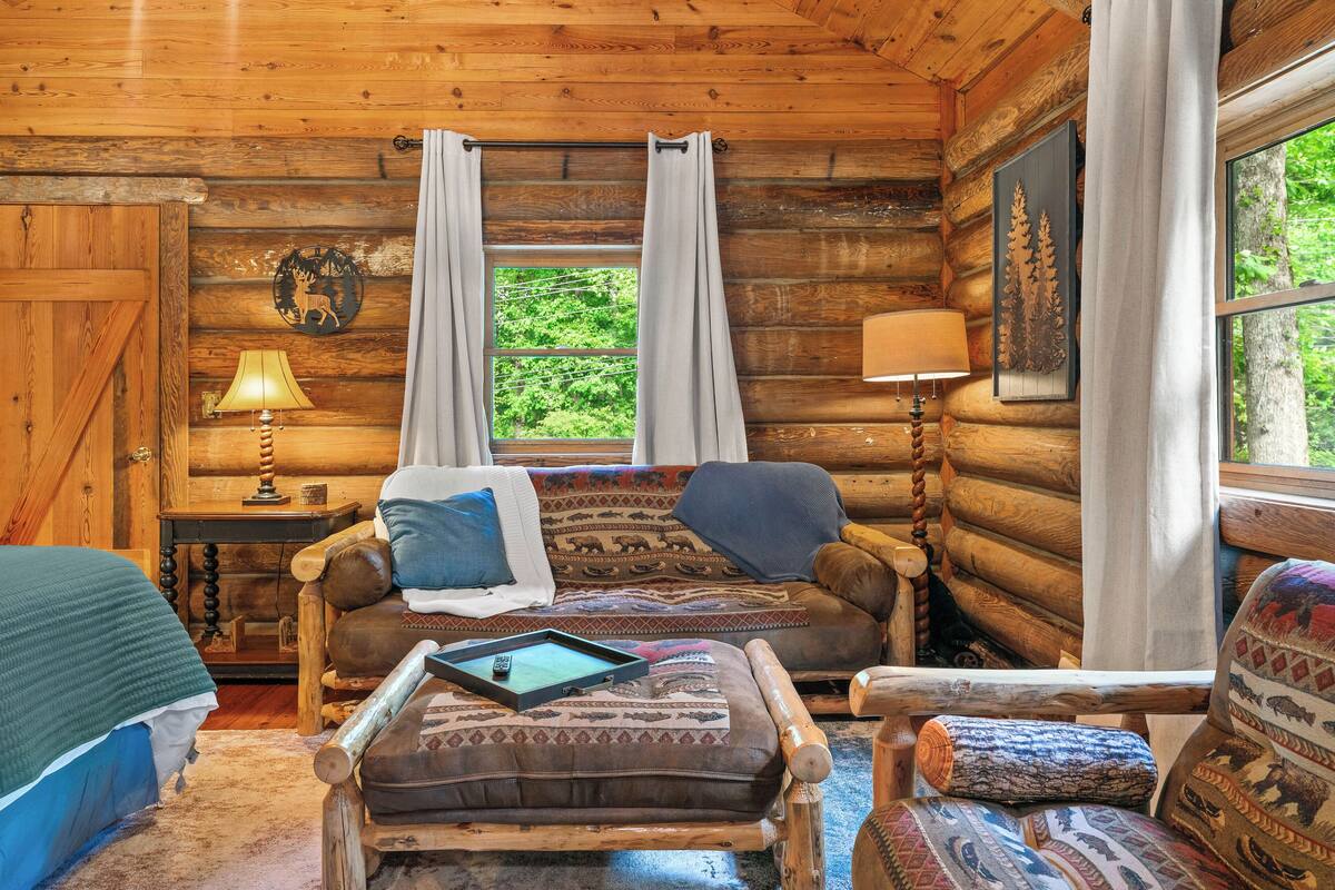 Cabin | Màn/rèm cản sáng, bàn ủi/dụng cụ ủi quần áo 
