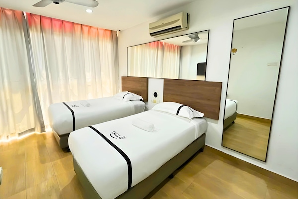 Twin Room | Meja, seterika/papan seterika, Wi-fi percuma, cadar katil