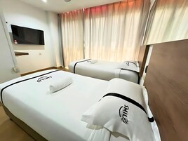 Twin Room | Desk, iron/ironing board, free WiFi, bed sheets