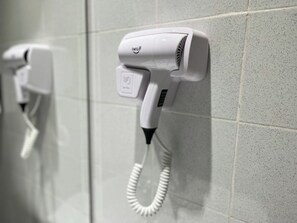 Ducha, cabezal de ducha con hidromasaje, secador de pelo, bidet