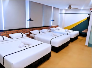 Family Double Room | Desk, iron/ironing board (on request), free WiFi, bed sheets - Smile Hotel Damansara Tropical (Petaling Jaya)