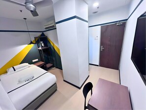 Eenpersoonskamer | Een bureau, een strijkplank/strijkijzer, gratis wifi, beddengoed