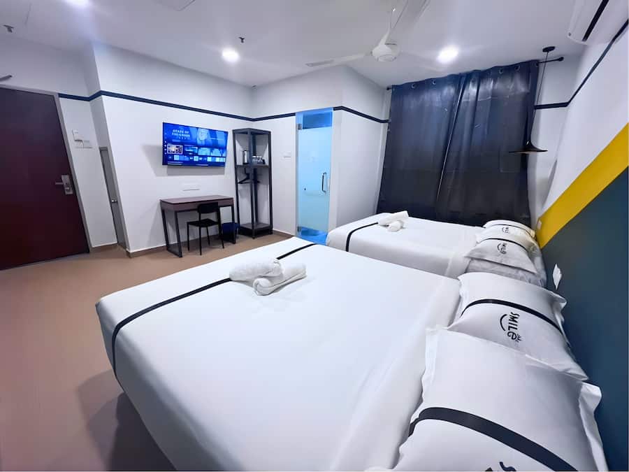 Quarto família | Escrivaninha, ferros/tábuas de passar roupa, Wi-Fi de cortesia