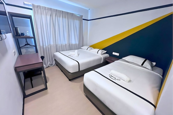 Triple Room | Desk, iron/ironing board, free WiFi, bed sheets