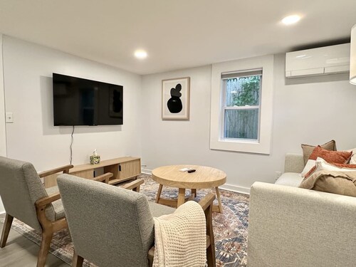 Newly Renovated 1BR APT in Downtown SWH! [Fogline]