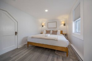 1 Schlafzimmer, Schreibtisch, Bügeleisen/Bügelbrett, Reisekinderbett