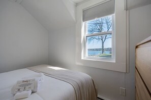 2 bedrooms, iron/ironing board, travel cot, WiFi