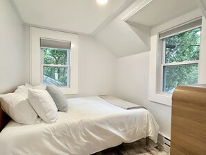 Unclassified image, 4 of 26, button