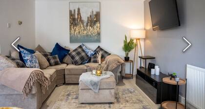 Flamingo short Let’s Neath Hill 4 Bed 4 Bath