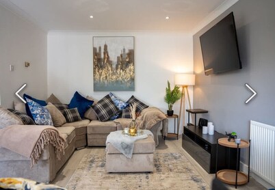 Flamingo short Let’s  Neath Hill 4 Bed 4 Bath