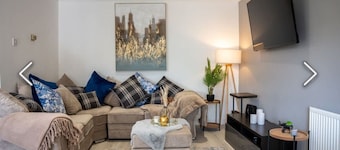 Flamingo short Let’s  Neath Hill 4 Bed 4 Bath