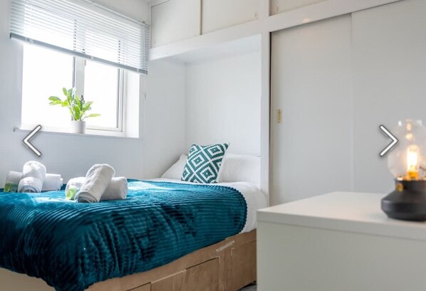 4 dormitoris, planxa i posts de planxar, wifi i roba de llit 