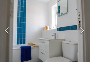 Dutxa, assecador de cabells, tovalloles i paper higiènic 