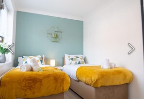 4 makuuhuonetta, silitysrauta/-lauta, Wi-Fi, vuodevaatteet