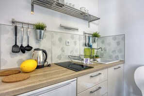 Fridge, microwave, stovetop, toaster