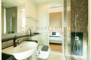 Superior Apartment, 3 Bedrooms, Kitchen, City View | Bathroom | Designer toiletries, hair dryer, towels, soap