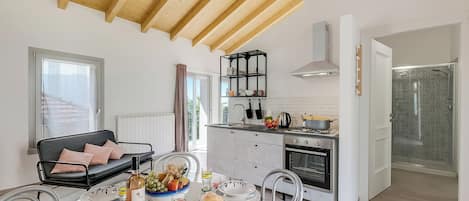 KĂŒhlschrank, Ofen, Herdplatte, Toaster