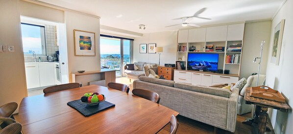 Smart TV, books, stereo